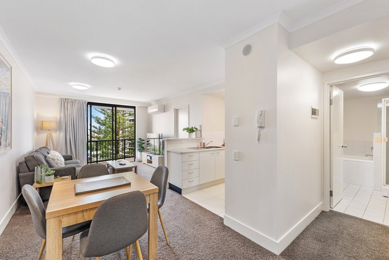 Photo - 506/32 Surf Parade , Broadbeach Waters QLD 4218 - Image 7