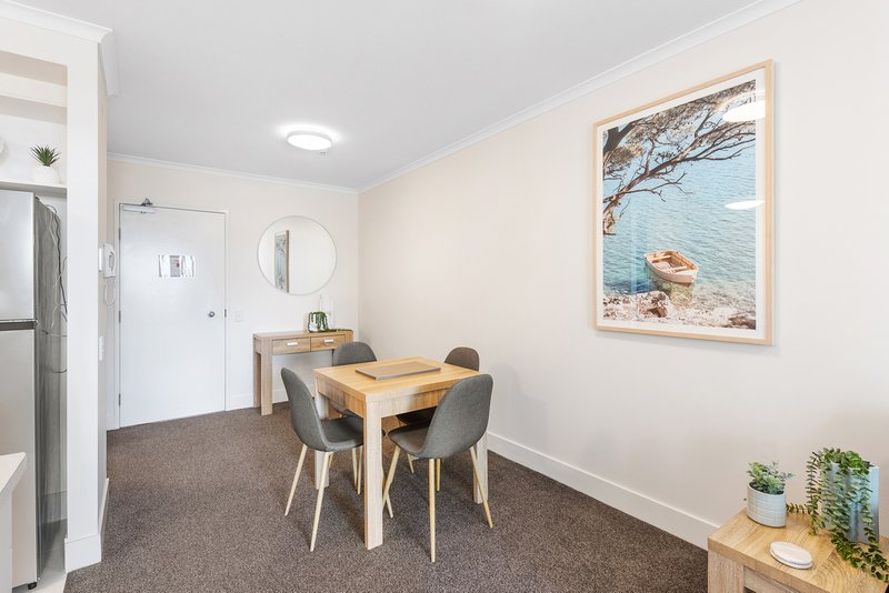 Photo - 506/32 Surf Parade , Broadbeach Waters QLD 4218 - Image 8