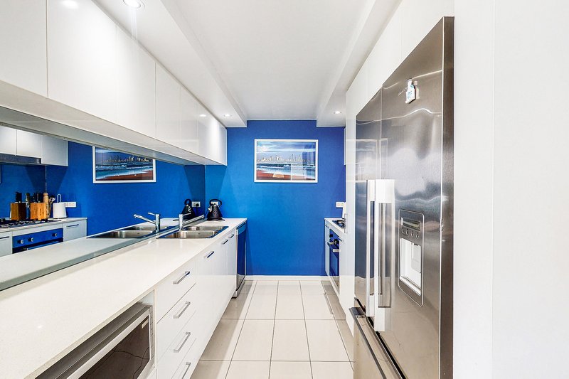 Photo - 506/41 Harbour Town Drive, Biggera Waters QLD 4216 - Image 3