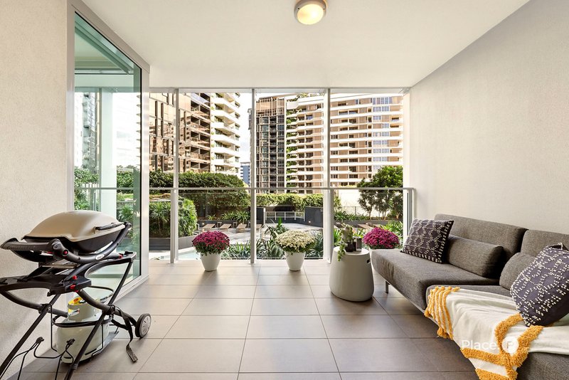 Photo - 507/30 Festival Place, Newstead QLD 4006 - Image 3