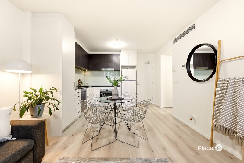 Photo - 507/30 Festival Place, Newstead QLD 4006 - Image 6