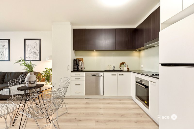 Photo - 507/30 Festival Place, Newstead QLD 4006 - Image 7