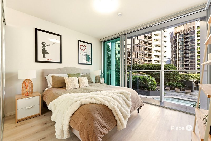 Photo - 507/30 Festival Place, Newstead QLD 4006 - Image 9