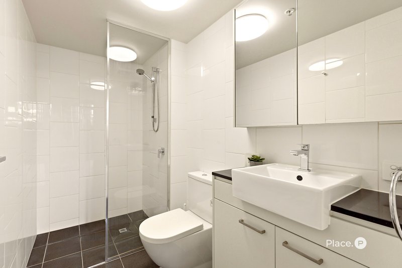 Photo - 507/30 Festival Place, Newstead QLD 4006 - Image 11