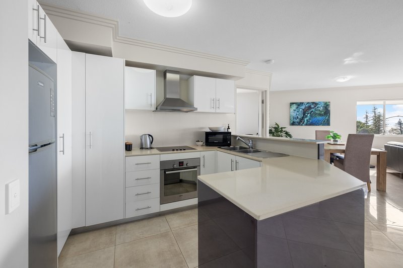 Photo - 507/89 Landsborough Avenue, Scarborough QLD 4020 - Image 8