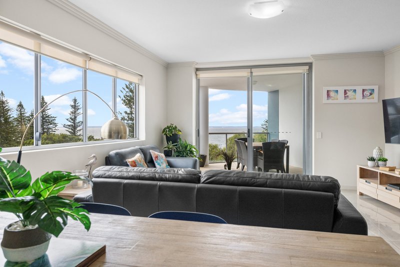 Photo - 507/89 Landsborough Avenue, Scarborough QLD 4020 - Image 9