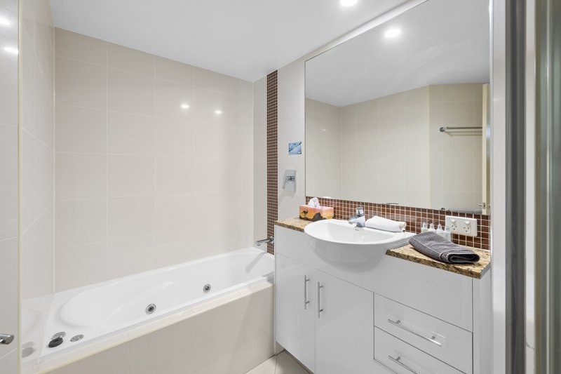 Photo - 507/89 Landsborough Avenue, Scarborough QLD 4020 - Image 16