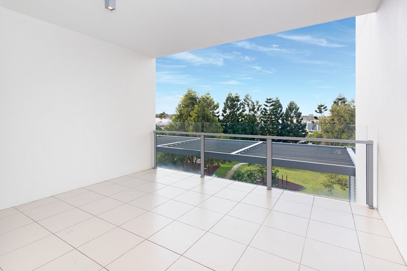 Photo - 509/23 Parkland Street, Nundah QLD 4012 - Image 4