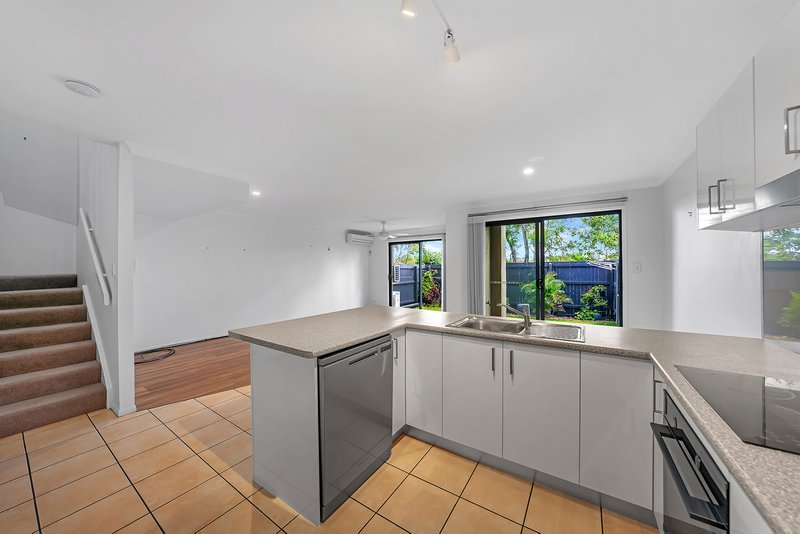 Photo - 5/1-15 Santa Isobel Boulevard, Pacific Pines QLD 4211 - Image 5