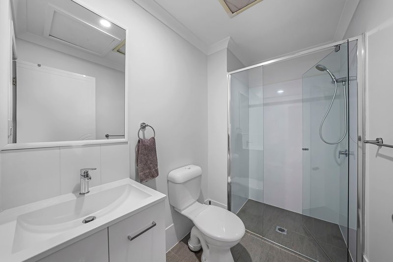 Photo - 5/1-15 Santa Isobel Boulevard, Pacific Pines QLD 4211 - Image 7