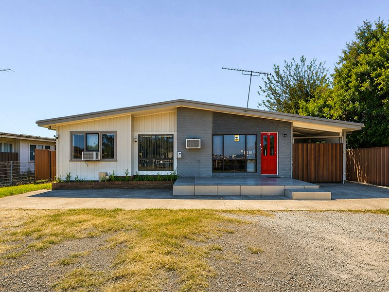 Photo - 51 & 51A Bougainville Road, Lethbridge Park NSW 2770 - Image 1