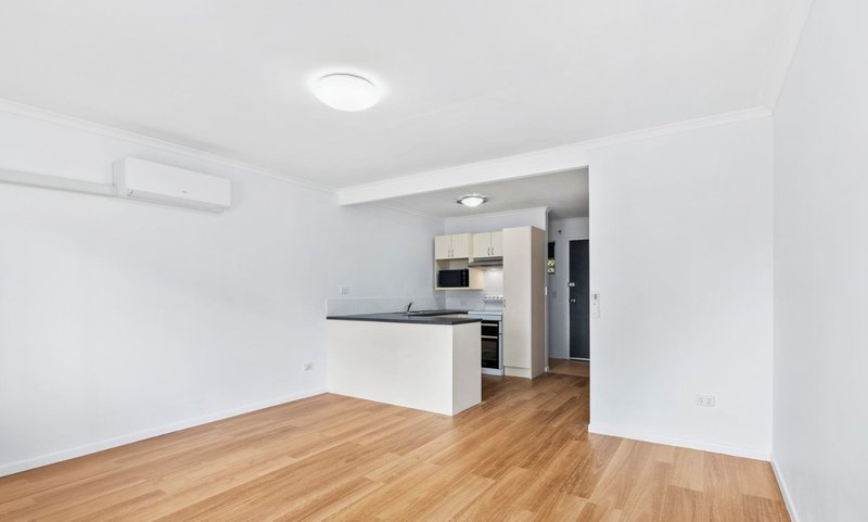 Photo - 5/1-7 Boyd Street, Eagleby QLD 4207 - Image 3