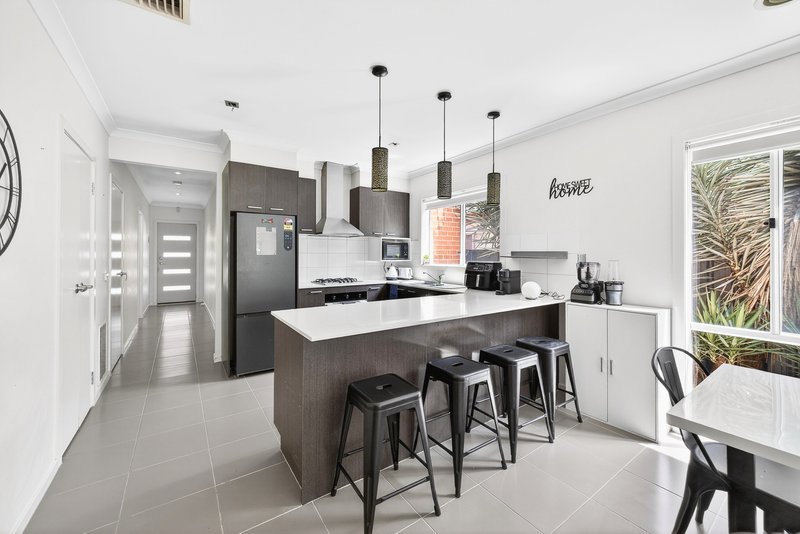 Photo - 51 Abrus Circuit, Cranbourne North VIC 3977 - Image 5