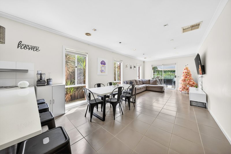 Photo - 51 Abrus Circuit, Cranbourne North VIC 3977 - Image 7