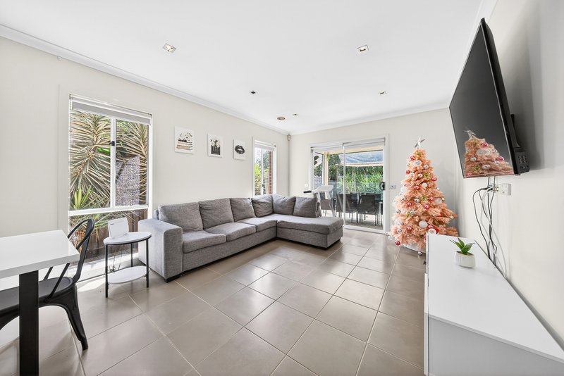 Photo - 51 Abrus Circuit, Cranbourne North VIC 3977 - Image 8