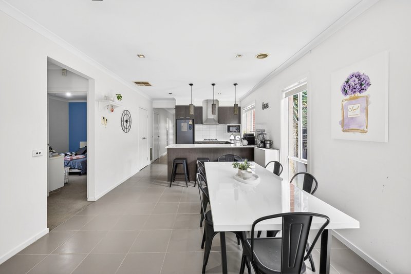 Photo - 51 Abrus Circuit, Cranbourne North VIC 3977 - Image 10