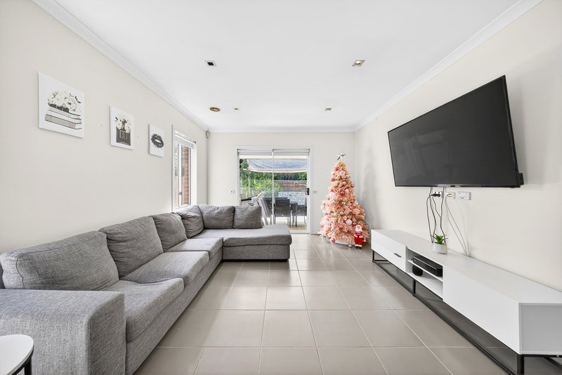 Photo - 51 Abrus Circuit, Cranbourne North VIC 3977 - Image 11