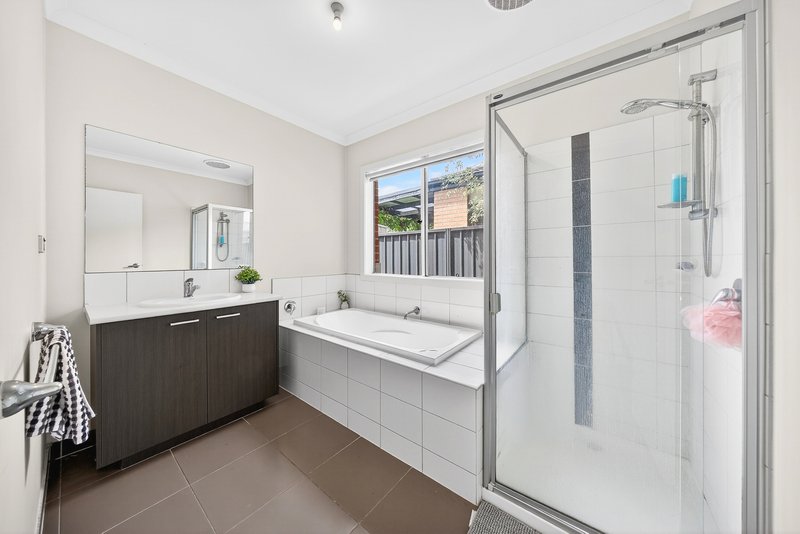 Photo - 51 Abrus Circuit, Cranbourne North VIC 3977 - Image 17