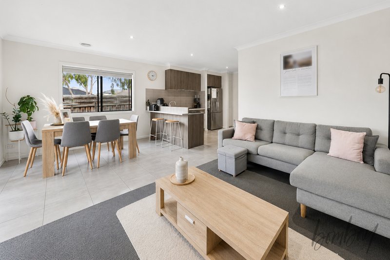 Photo - 51 Albion Crescent, Mickleham VIC 3064 - Image 4