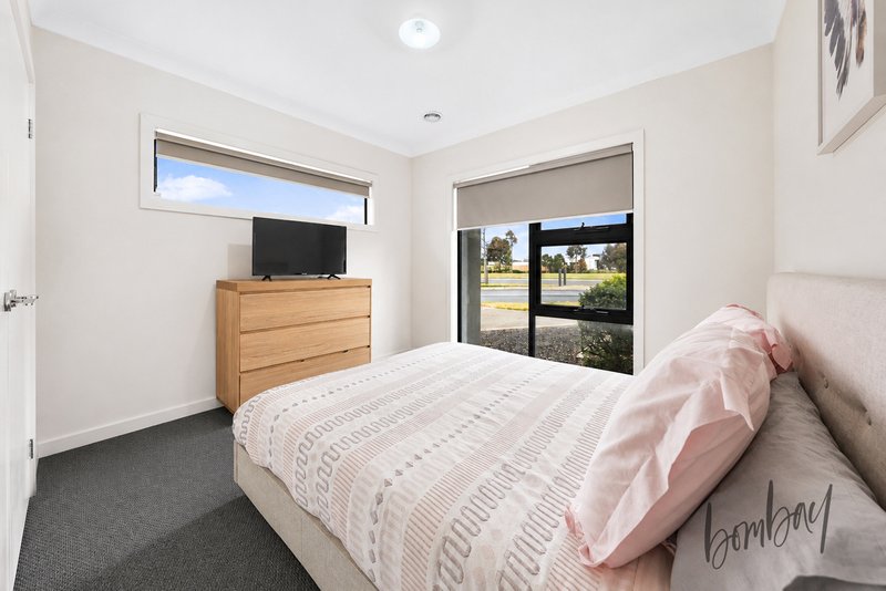 Photo - 51 Albion Crescent, Mickleham VIC 3064 - Image 8