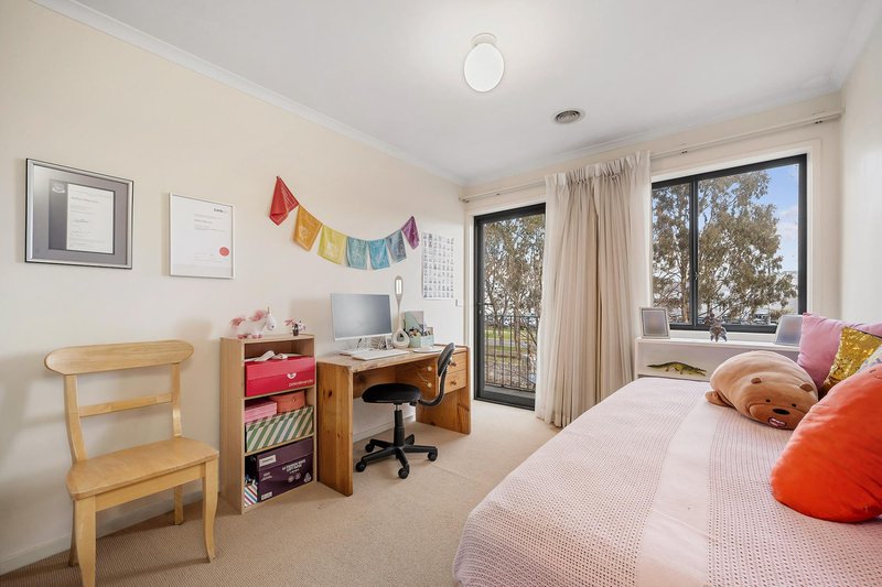 Photo - 51 Anthony Rolfe Avenue, Gungahlin ACT 2912 - Image 11