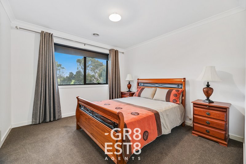 Photo - 51 Aquatic Drive, Cranbourne West VIC 3977 - Image 7