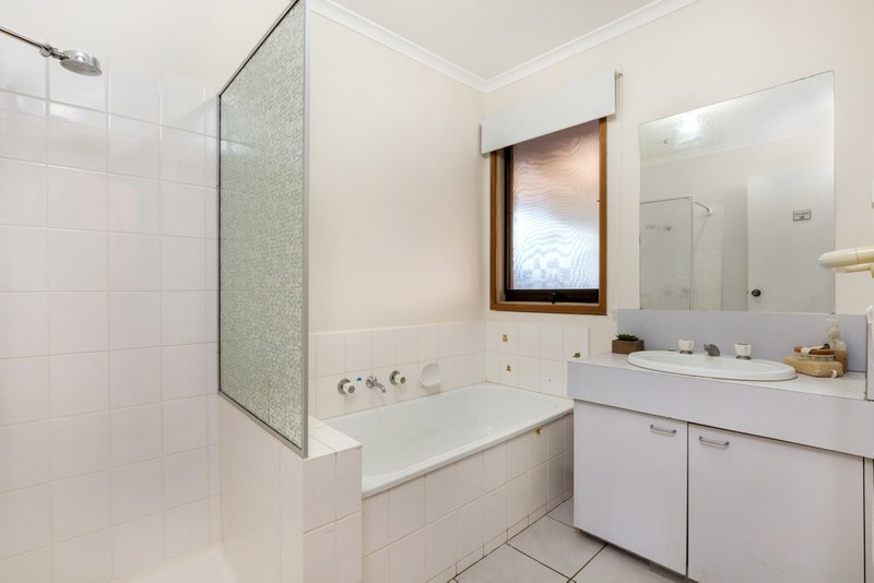 Photo - 51 Balladonia Road, Rowville VIC 3178 - Image 7