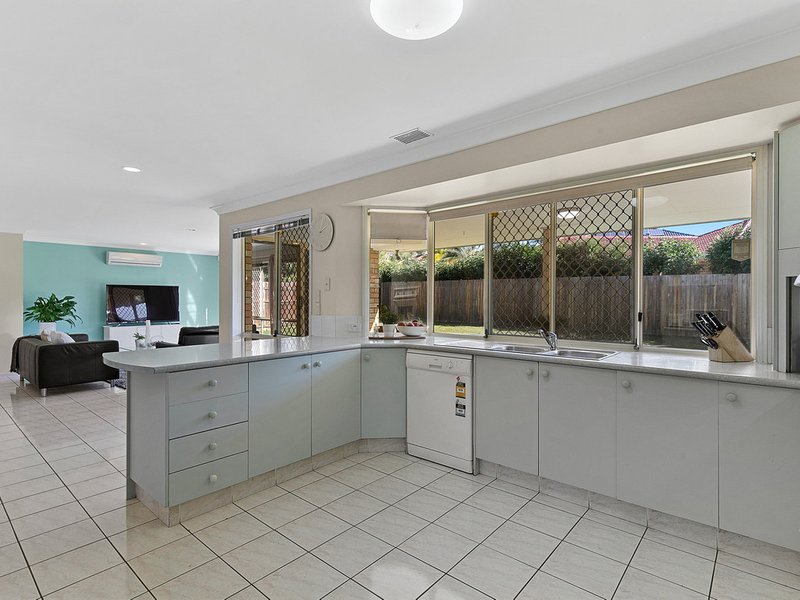 Photo - 51 Banika Street, Mansfield QLD 4122 - Image 7