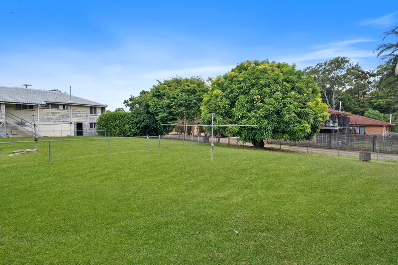 Photo - 51 Birdwood Road, Holland Park West QLD 4121 - Image 14