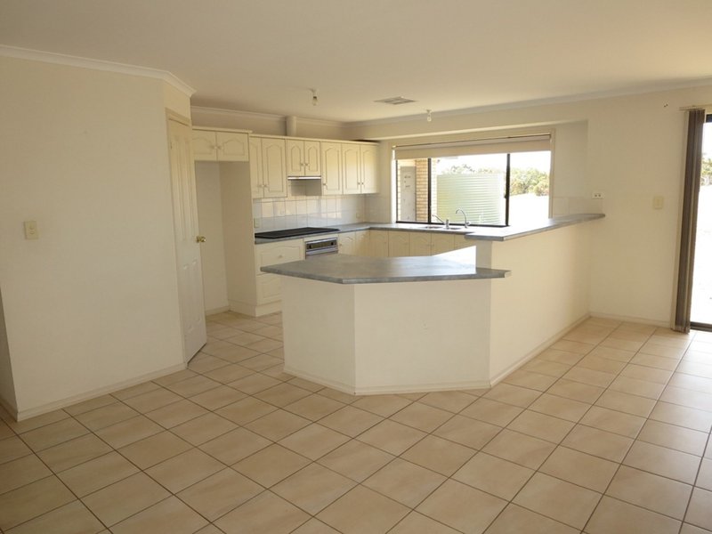 Photo - 51 Bluebush Crt , Murray Bridge South SA 5253 - Image 2