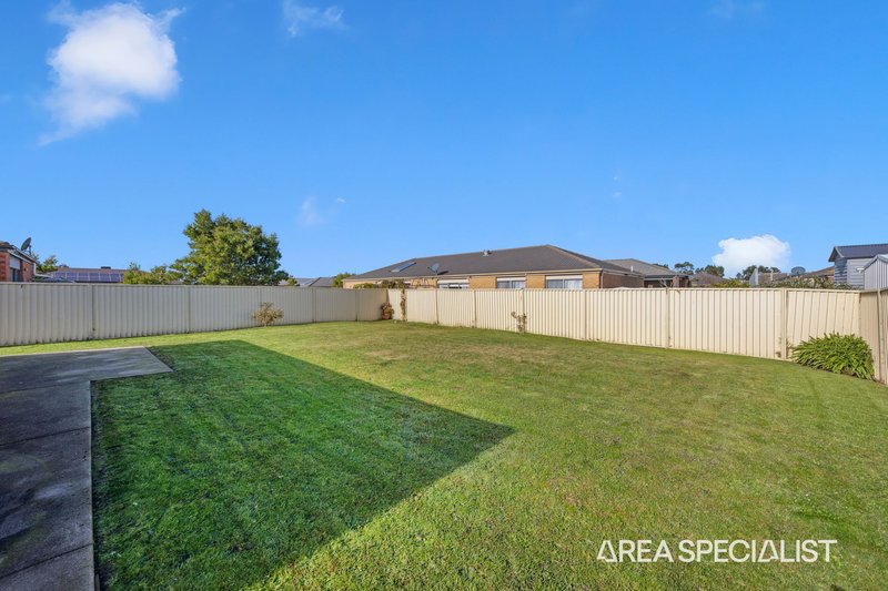 Photo - 51 Bluehills Boulevard, Pakenham VIC 3810 - Image 16