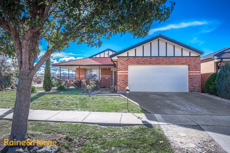 Photo - 51 Bradman Drive, Sunbury VIC 3429 - Image 2