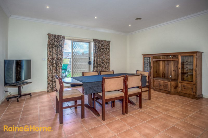 Photo - 51 Bradman Drive, Sunbury VIC 3429 - Image 5