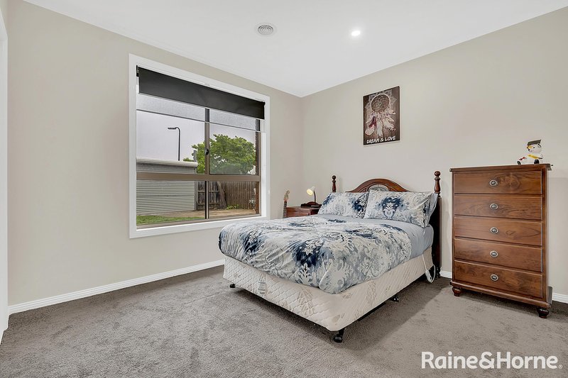 Photo - 51 Bradman Drive, Sunbury VIC 3429 - Image 12