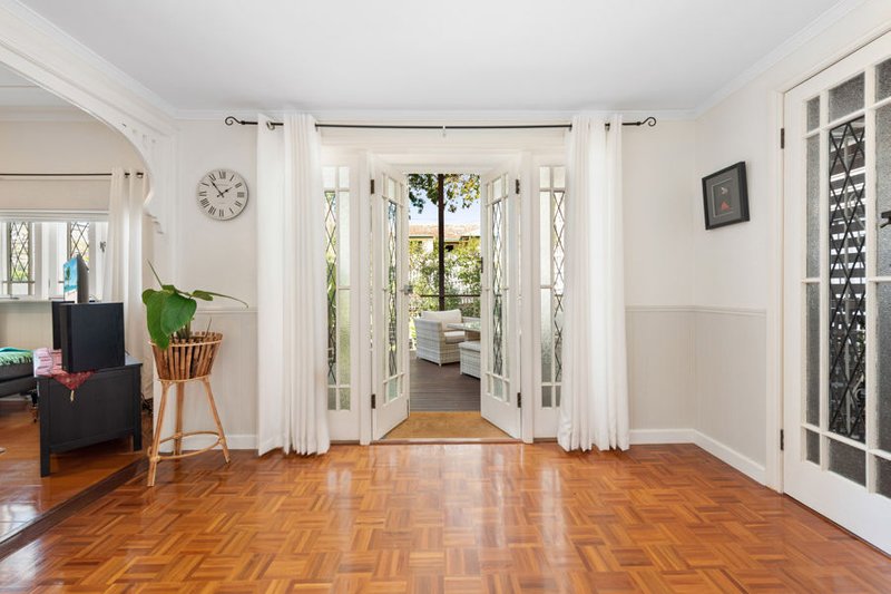 Photo - 51 Brae Street, Coorparoo QLD 4151 - Image 4