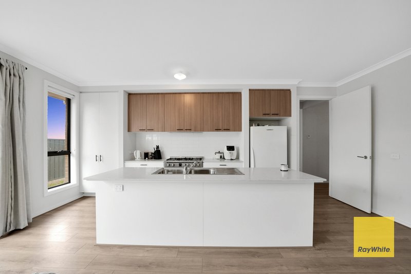 Photo - 51 Claremont Avenue, Rockbank VIC 3335 - Image 3