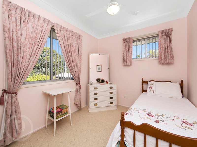 Photo - 51 Clivia Crescent, Daisy Hill QLD 4127 - Image 9