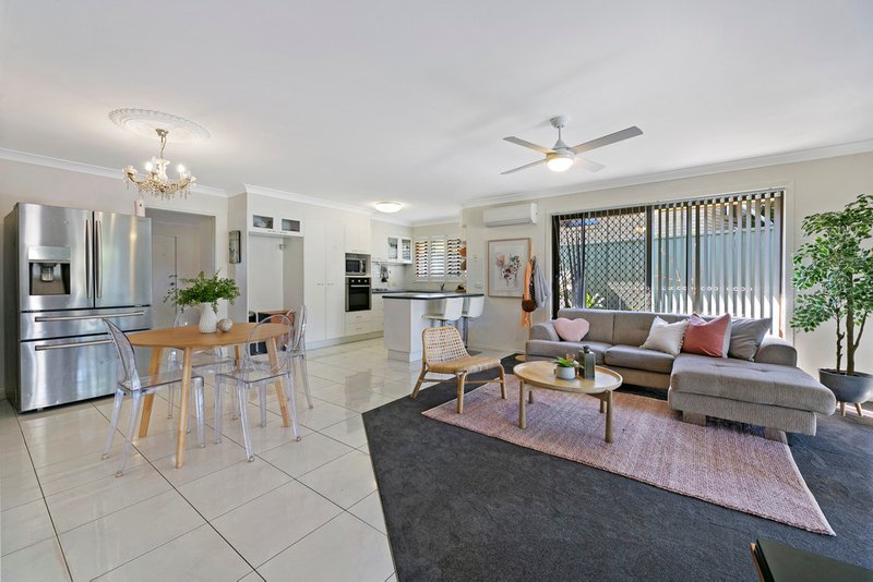 Photo - 51 Collins Crescent, Benowa QLD 4217 - Image 4