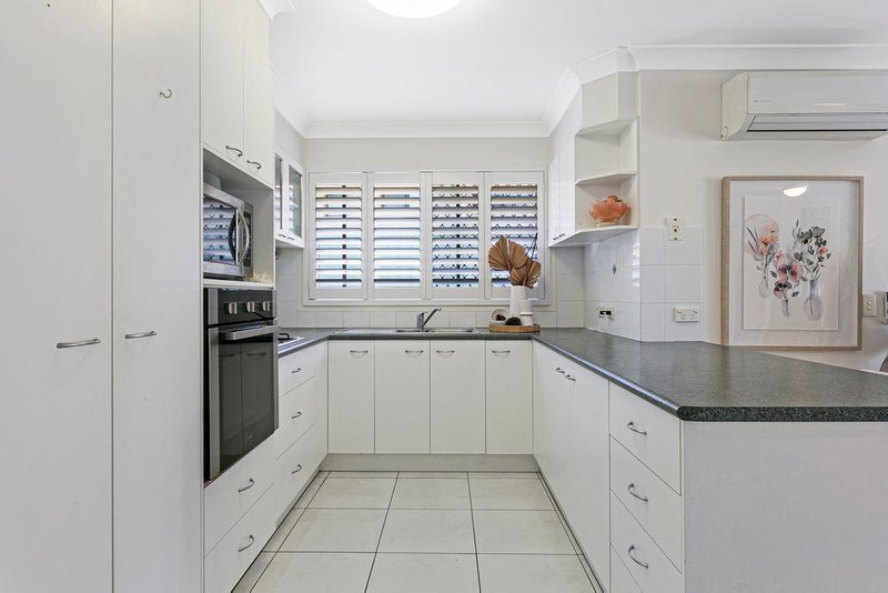 Photo - 51 Collins Crescent, Benowa QLD 4217 - Image 21