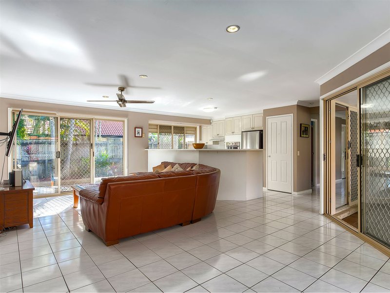 Photo - 51 Coolabah Cres , Bridgeman Downs QLD 4035 - Image 4