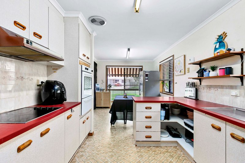 Photo - 51 Cypress Street, Torquay QLD 4655 - Image 8