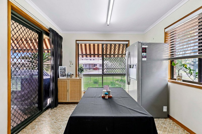 Photo - 51 Cypress Street, Torquay QLD 4655 - Image 9