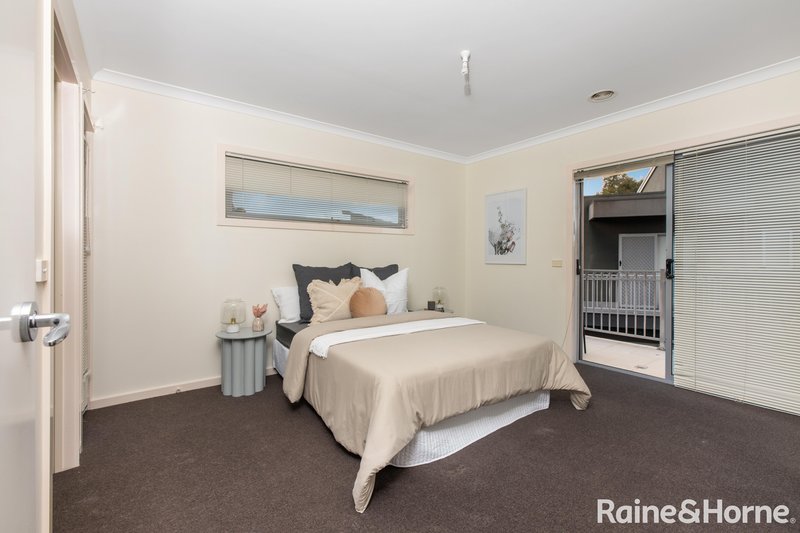 Photo - 5/1 Dargi Green, Caroline Springs VIC 3023 - Image 9