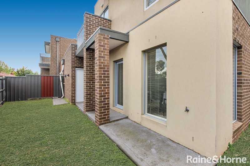 Photo - 5/1 Dargi Green, Caroline Springs VIC 3023 - Image 13