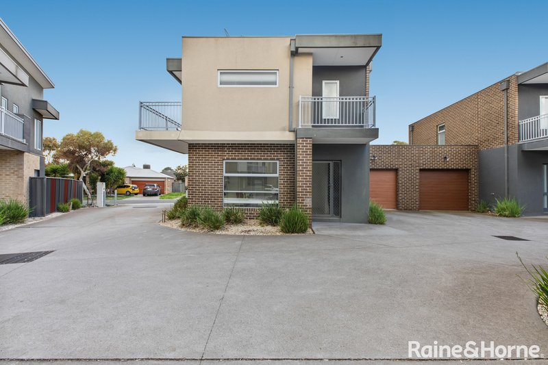 Photo - 5/1 Dargi Green, Caroline Springs VIC 3023 - Image 14