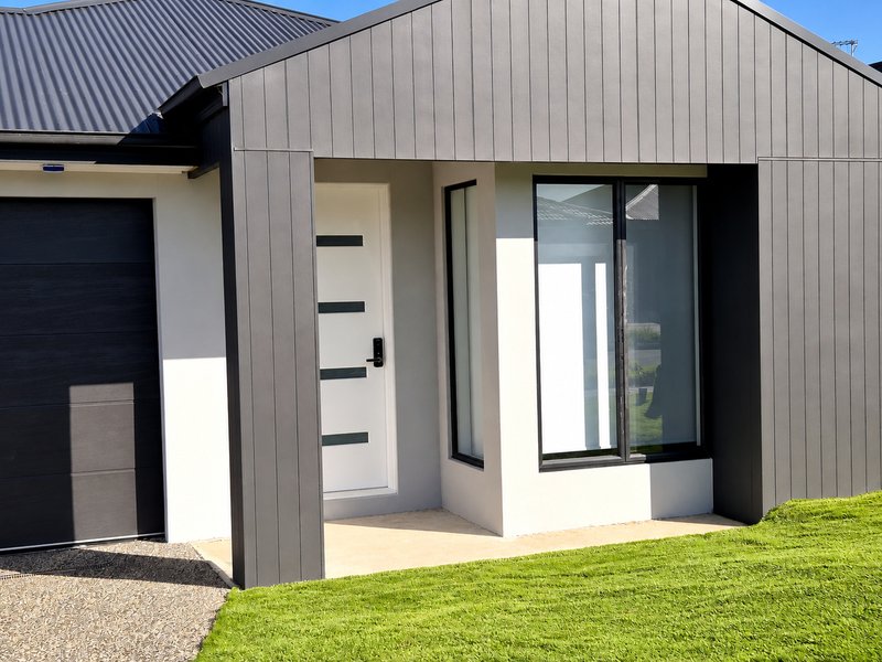 Photo - 51 Darwinia Drive, Mickleham VIC 3064 - Image 2