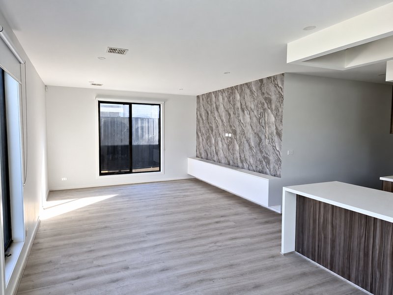 Photo - 51 Darwinia Drive, Mickleham VIC 3064 - Image 5