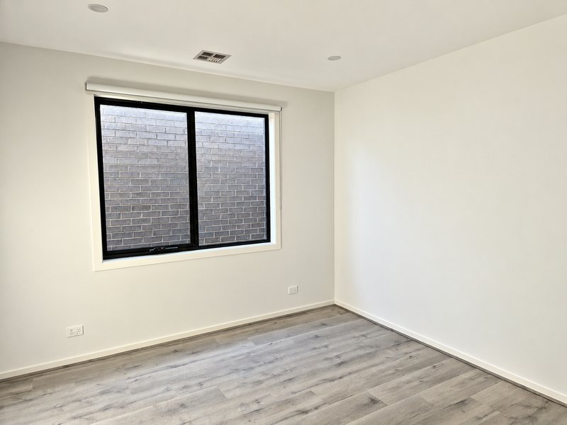 Photo - 51 Darwinia Drive, Mickleham VIC 3064 - Image 7