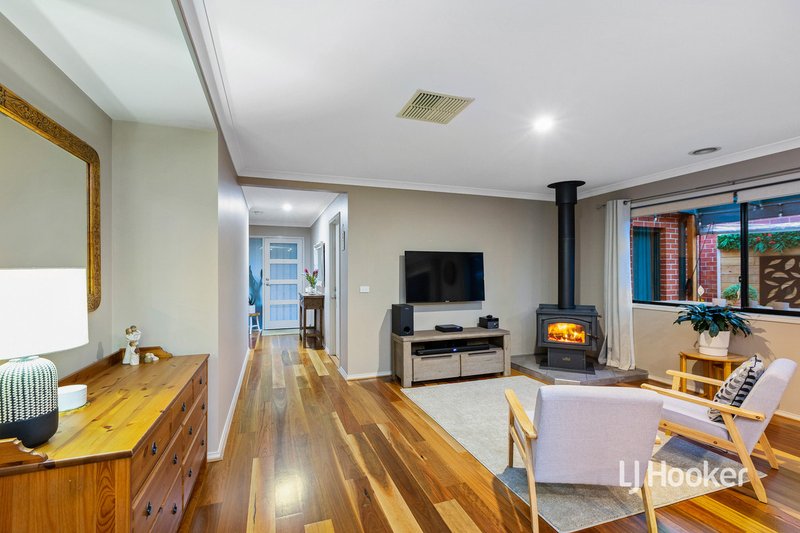 Photo - 51 Denman Drive, Point Cook VIC 3030 - Image 3