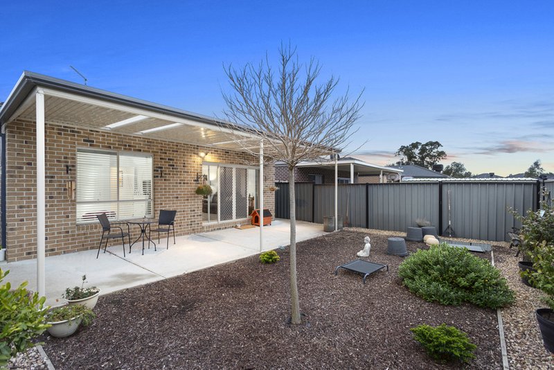 Photo - 51 Donnelly Circuit, South Morang VIC 3752 - Image 8